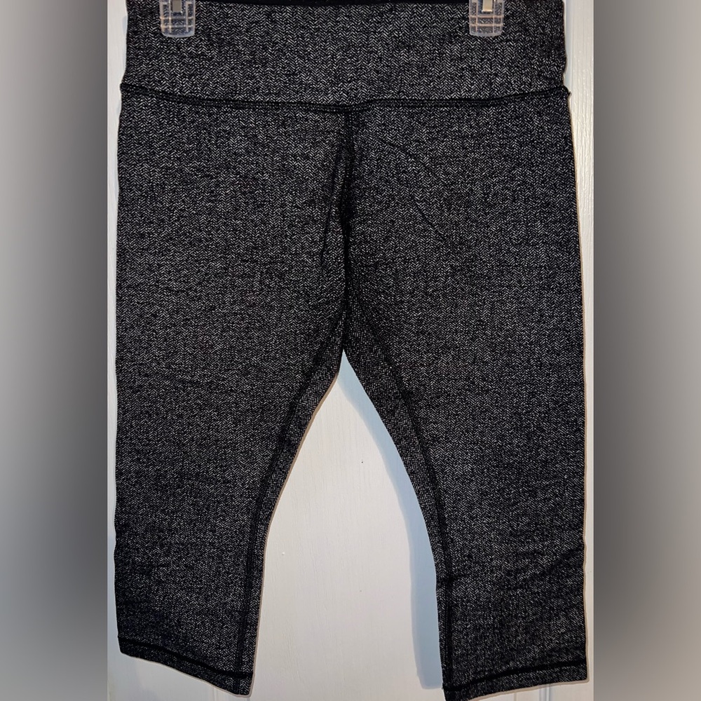 Lululemon Heathered Herringbone Capri Leggings Size 10